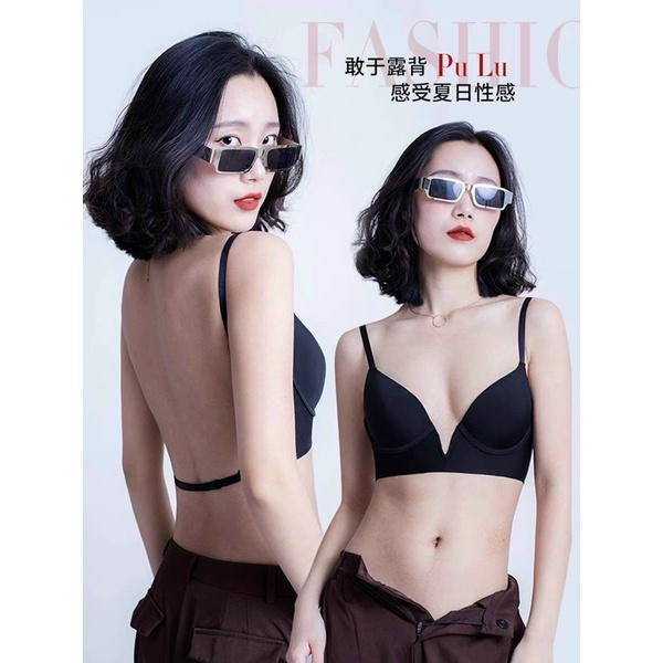 Áo lót khoét ngực và lưng sâu mặc cùng váy hở lưng hoặc cổ U sâu để không bị lộ áo lót trong