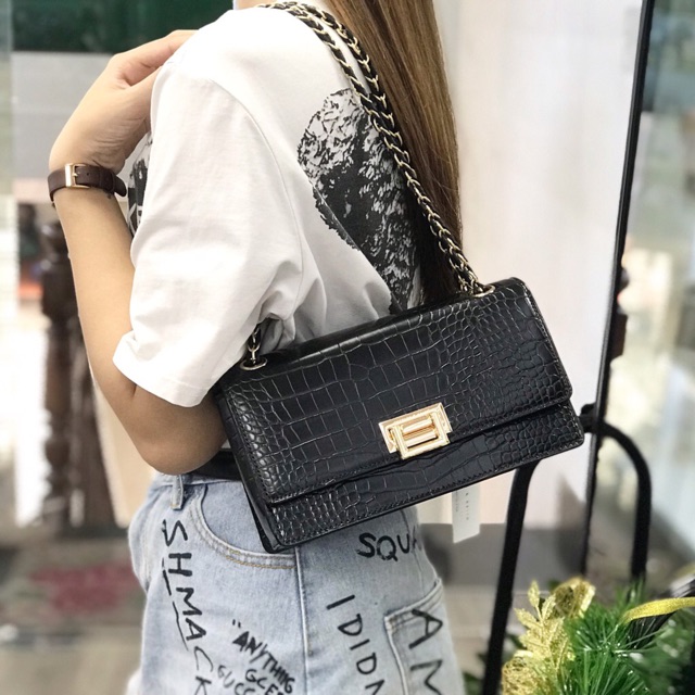 Túi chữ C khoá gập vân rắn size 22