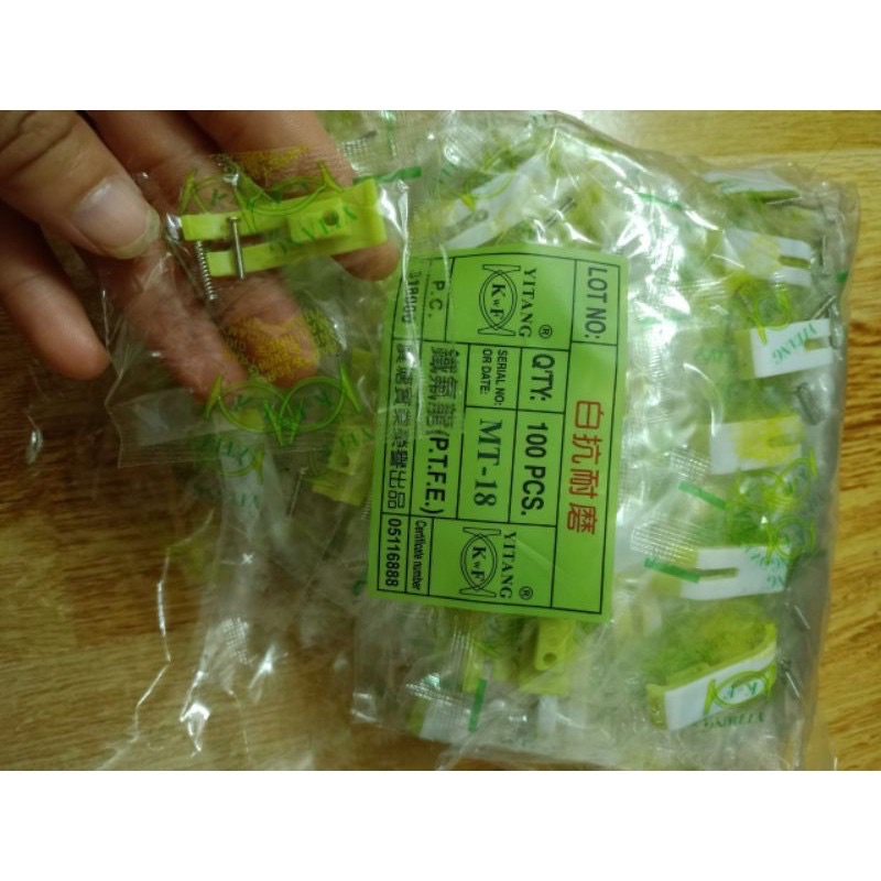 Đế chân vịt nhựa 2 da  máy may công nghiệp