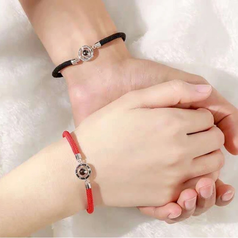 Vòng Tay Chiếu Chữ I Love You 100 Ngôn Ngữ Đơn Giản Cho Cặp Đôi