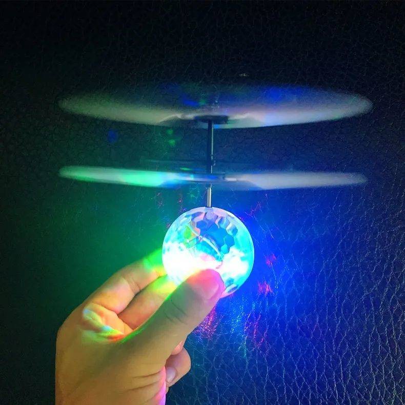 Flycam đồ chơi Máy bay cảm ứng, quả bóng nhiều màu sắc, khả năng chống rơi, hệ thống treo, điều khiển từ xa