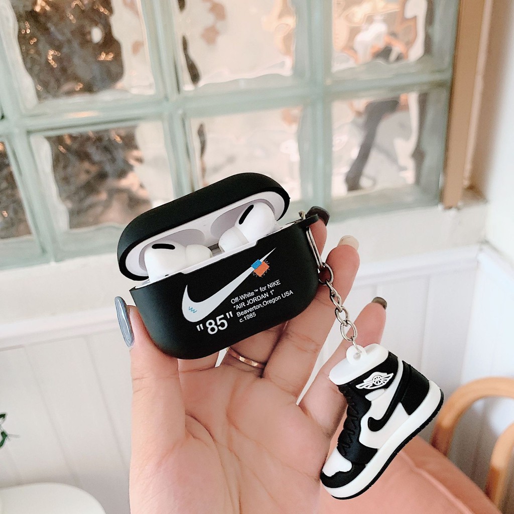 Vỏ Bảo Vệ Hộp Sạc Tai Nghe Airpods 1 / 2 / Pro Với Móc Hình Giày AJ