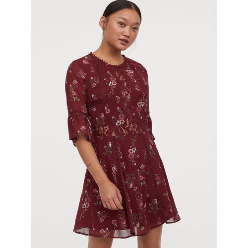 CÓ SẴN Váy hoa tay chuông pha ren HM