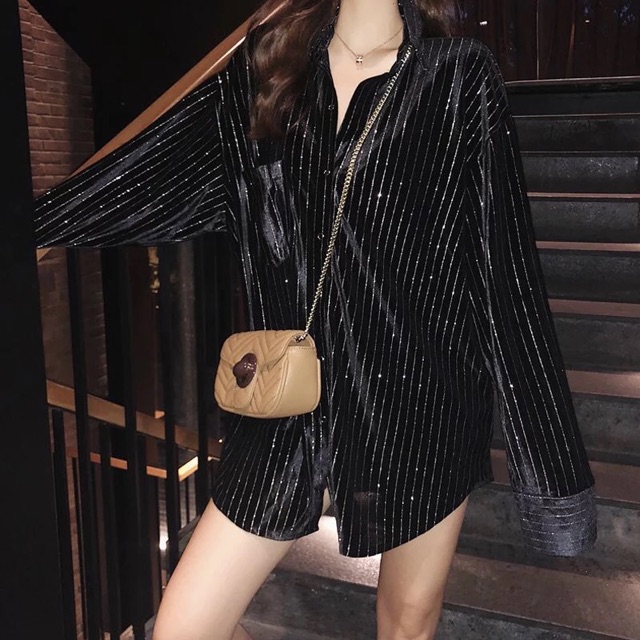 Sơ mi đen kim tuyến