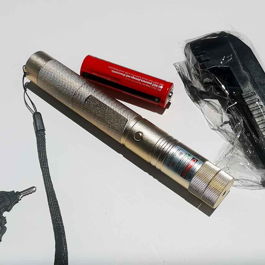 Đèn Laze Laser Công Trình 303 Tia Xanh Lá Pin Sạc Vỏ Vàng