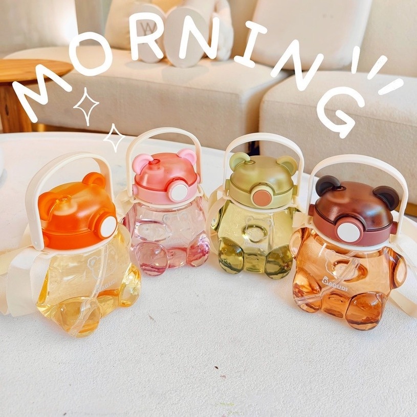 Bình nước cute bình nước Bình Nước 900ml Dung Tích Lớn Có Dây Đeo Thiết Kế Hình Gấu Dễ Thương ống hút Chai nước giải khát dung tích lớn Ấm đun nước sinh viên bằng nhựa uống đôi di động