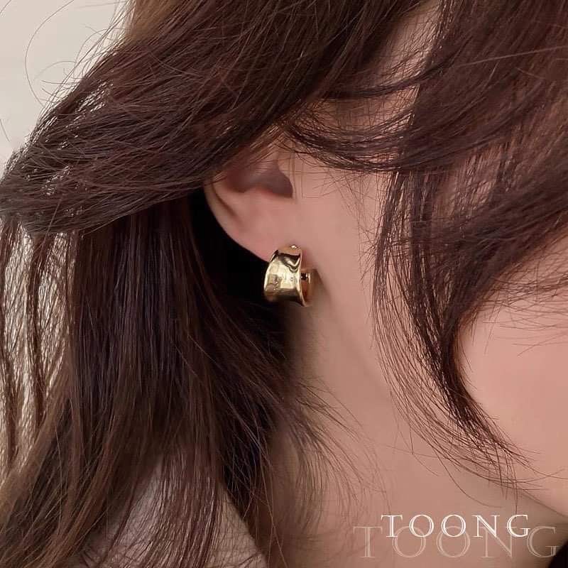Bông tai xi mạ dạng khoen hình khối
