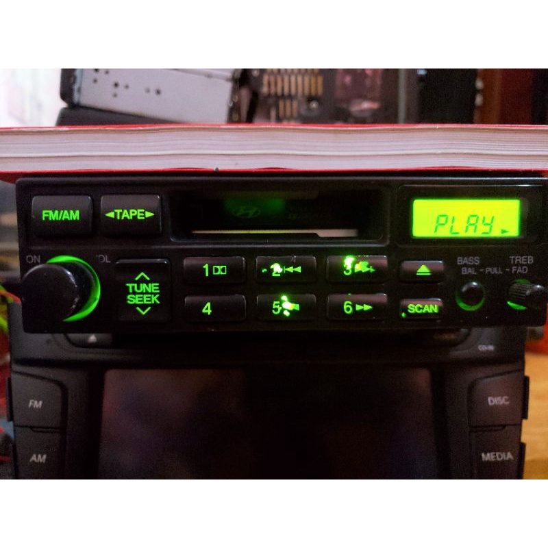 Đầu Radio Tape Huyndai, loại 1 din, đã qua sử dụng, lắp chung cho tất các hãng xe.