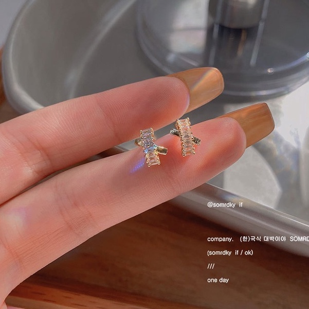 Khuyên tai chữ X size bé đá trong sang trẻ năng động X307