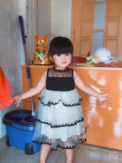 Váy công chúa ren tầng cho bé