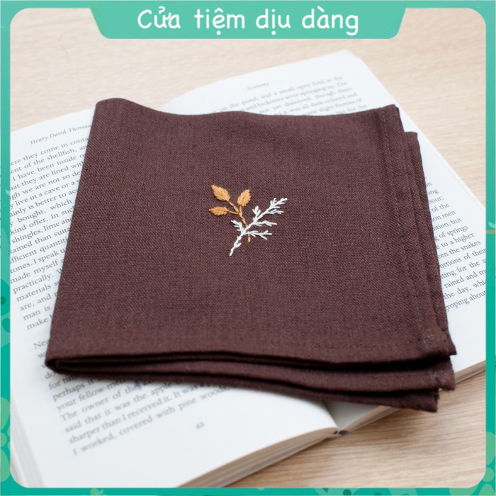 Khăn tay  vải linen thêu thủ công - mẫu Lá Thu