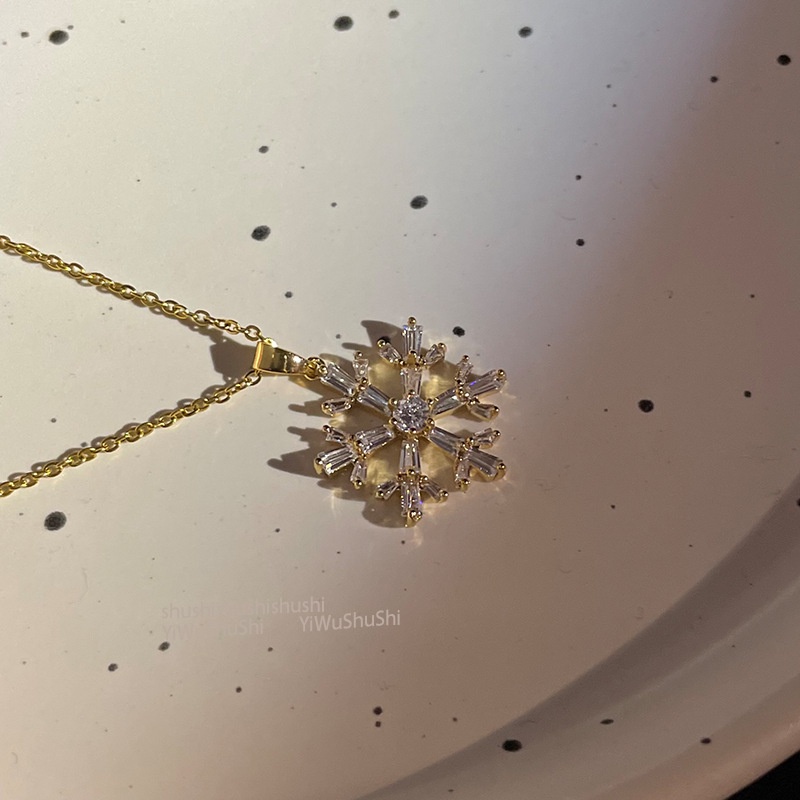 Simple Snowflake Necklace Titanium Steel Super Fairy Gold 18k Snowflake Necklace Temperament Korean Zircon Sweater Necklace Wild Snowflake