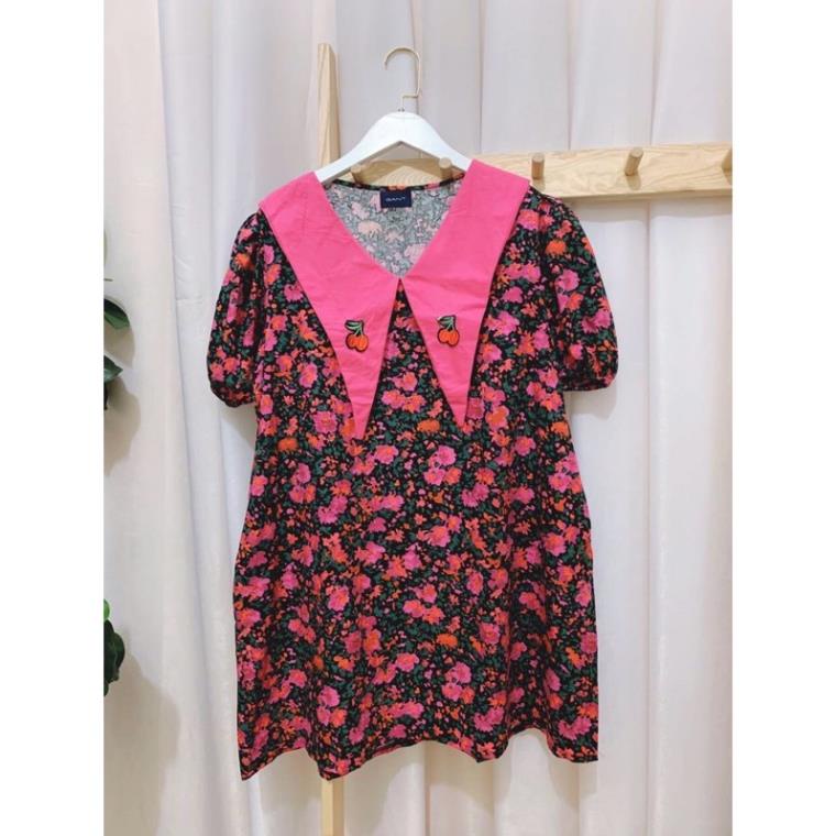 Đầm hoa dáng suông rộng phối cổ vạt nhọn thêu trái cherry tay phồng LATO | BigBuy360 - bigbuy360.vn