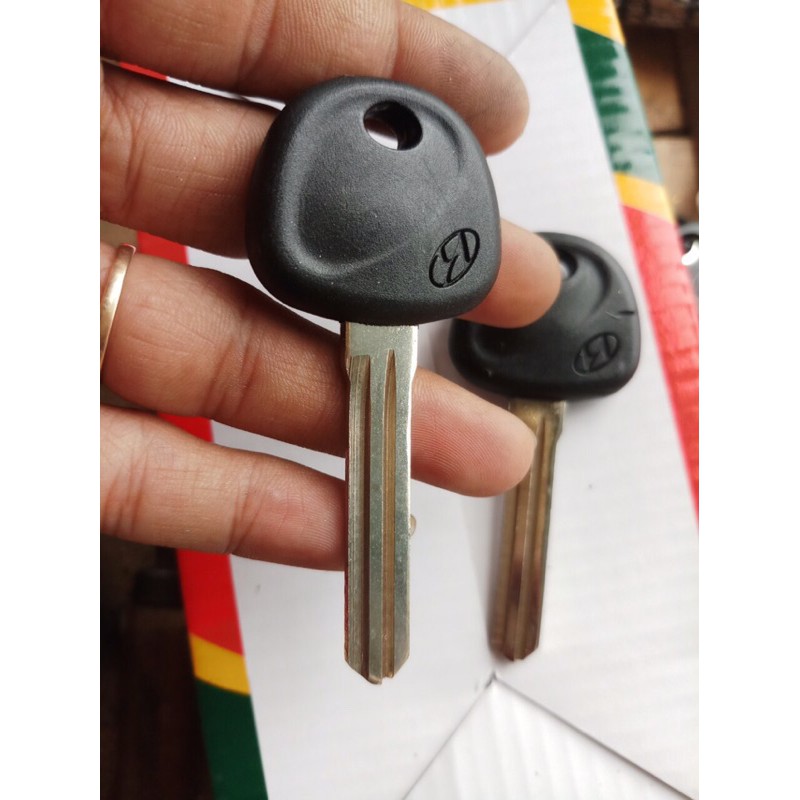 Phôi chìa khoá xe HUYNDAI rảnh phải loại không vai ( combo 2 chìa )