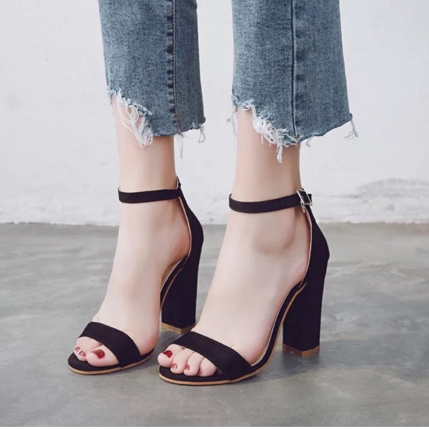 Giày sandal cao gót trụ 6 phân quai ngang da lộn dáng Basic