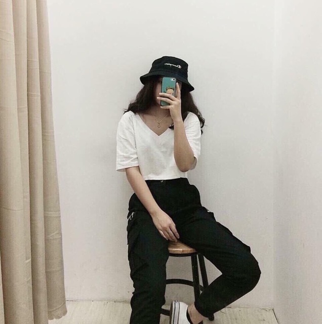 Áo nhung croptop cổ V