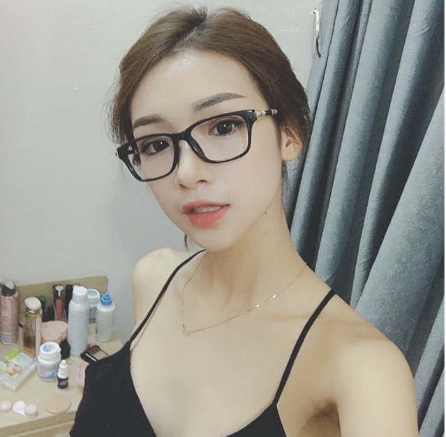 Kính Mắt vuông gọng hoạ tiết thời trang cao cấp