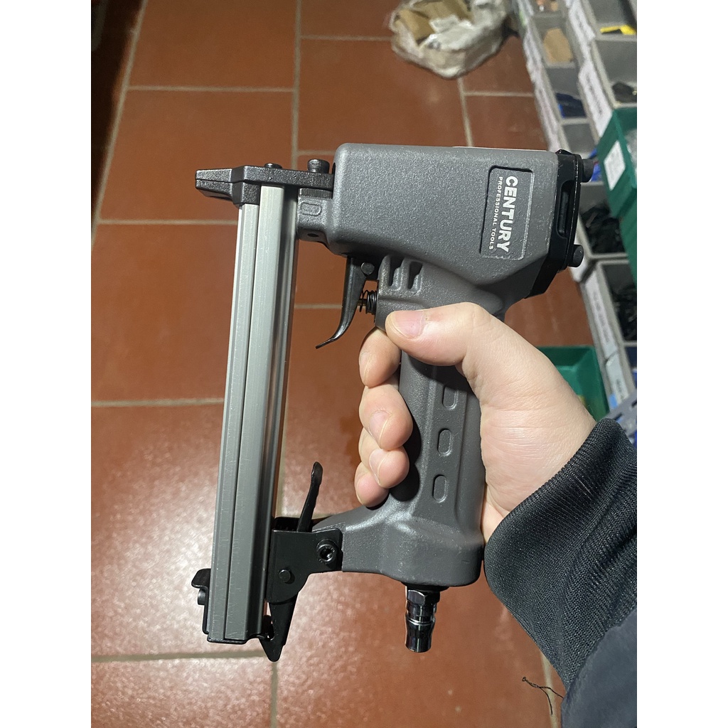 Súng bắn ghim yên và hộp ghim yên