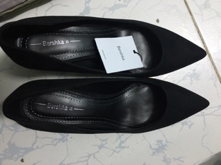 Pass giày Bershka mới