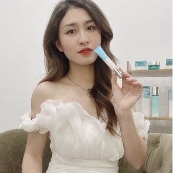 Gel Dưỡng Môi Lipbalm Herber Quyên Lara Giúp Dưỡng Ẩm,Làm Dịu Mềm Và Hồng Môi Chống Khô Nẻ Tuýp 25ml