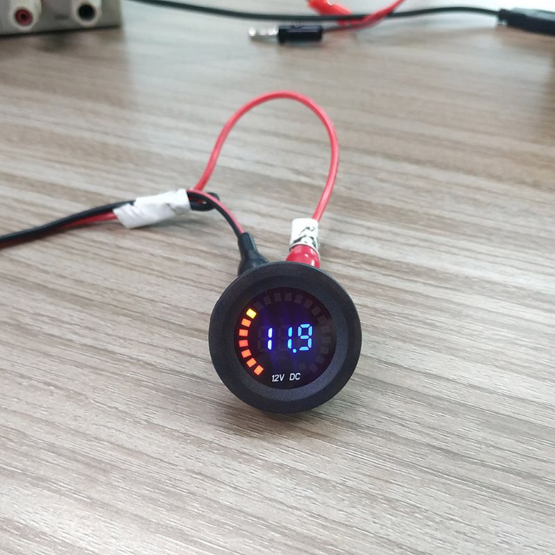 Vôn kế kỹ thuật số có đèn led cho xe hơi / mô tô DC 12V