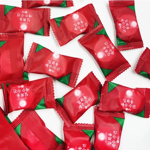 Túi 20 Khăn Giấy Nén Vỏ Đỏ Dạng Viên Kẹo Nhỏ Gọn Tiện Dụng