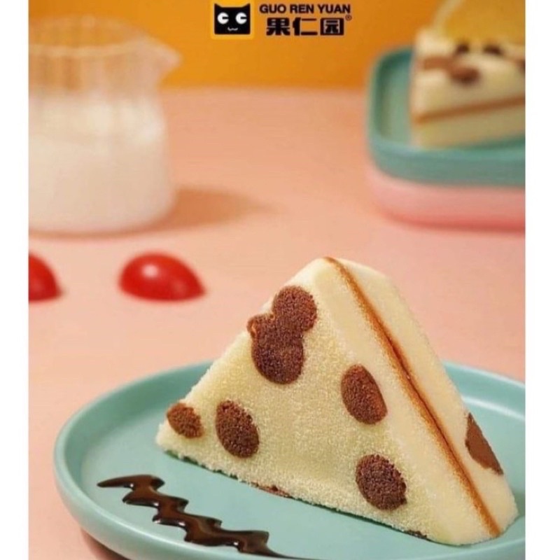 Bông Lan tam giác chấm bi socola