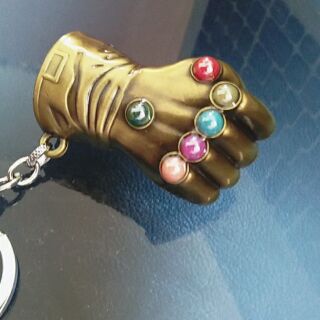 Móc khóa tay Thanos