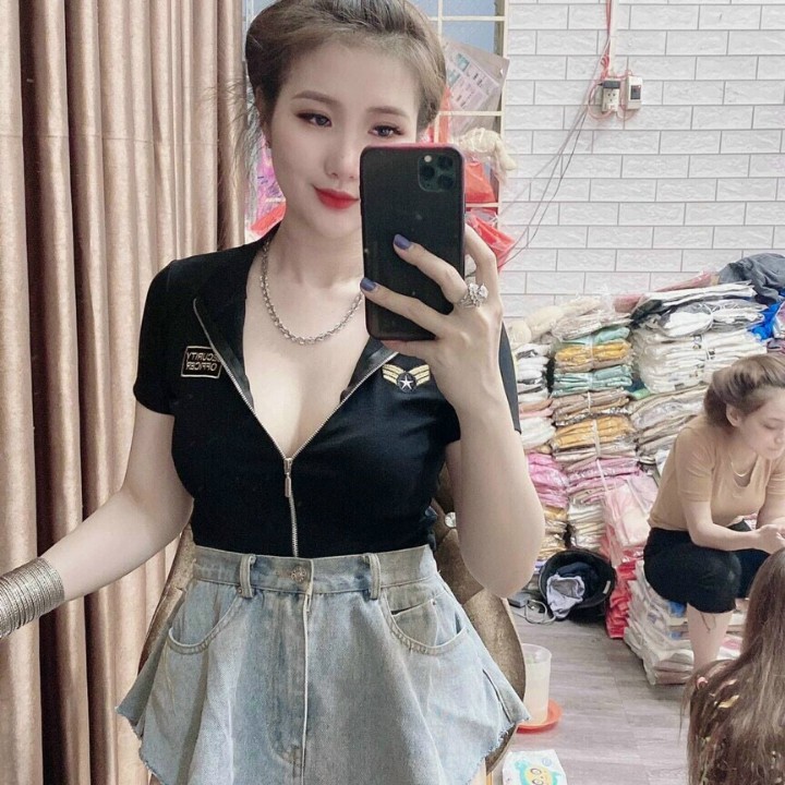 Áo kiểu kéo khoá thêu logo