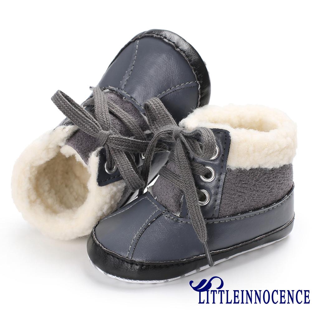 Giày cổ cao đế chống trượt giúp giữ ấm cho bé