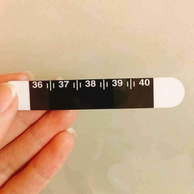 MIẾNG DÁN ĐO NHIỆT ĐỘ CHO BÉ
