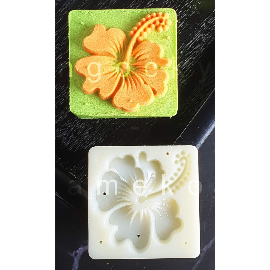NQ50-003 - KHUÔN LÒ XO BÁNH TRUNG THU / BÁNH DỨA  HÌNH VUÔNG HOA NỔI 50G