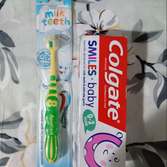 Combo bàn chải và kem đánh răng cho bé