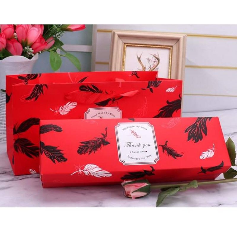 Túi hộp đựng bánh dứa ( mẫu lông vũ đỏ)