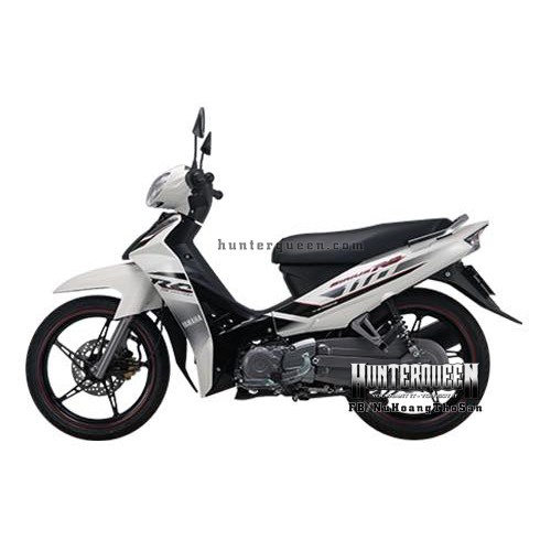 Tem in UV cao cấp. Tem xe Sirius RC trắng đen. Sắc nét tuyệt đối, chuẩn từng chi tiết. Chống phai màu