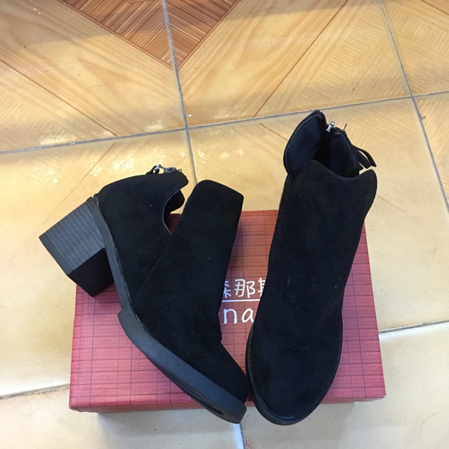 Bốt ngắn cổ