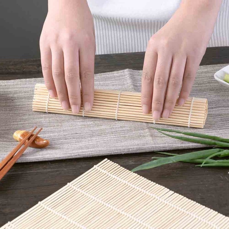 wu929_5511185  Dụng cụ cuốn sushi bằng tre