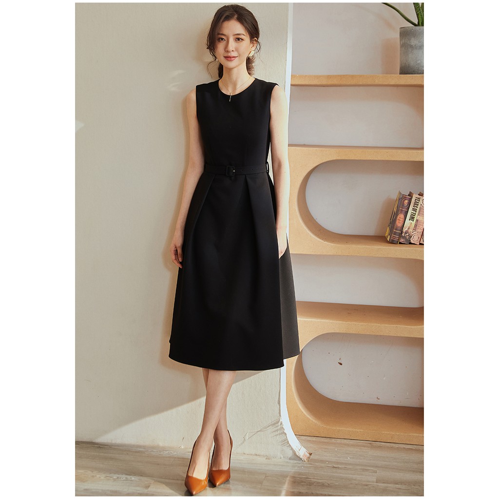 Đầm xòe xếp ly cổ tròn không tay kèm dây đai thắt lưng xinh ／