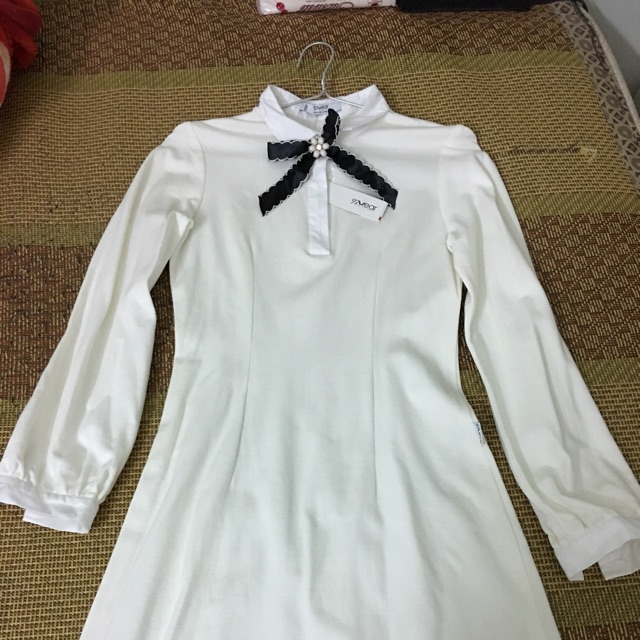 Váy trắng dài tay 92wear