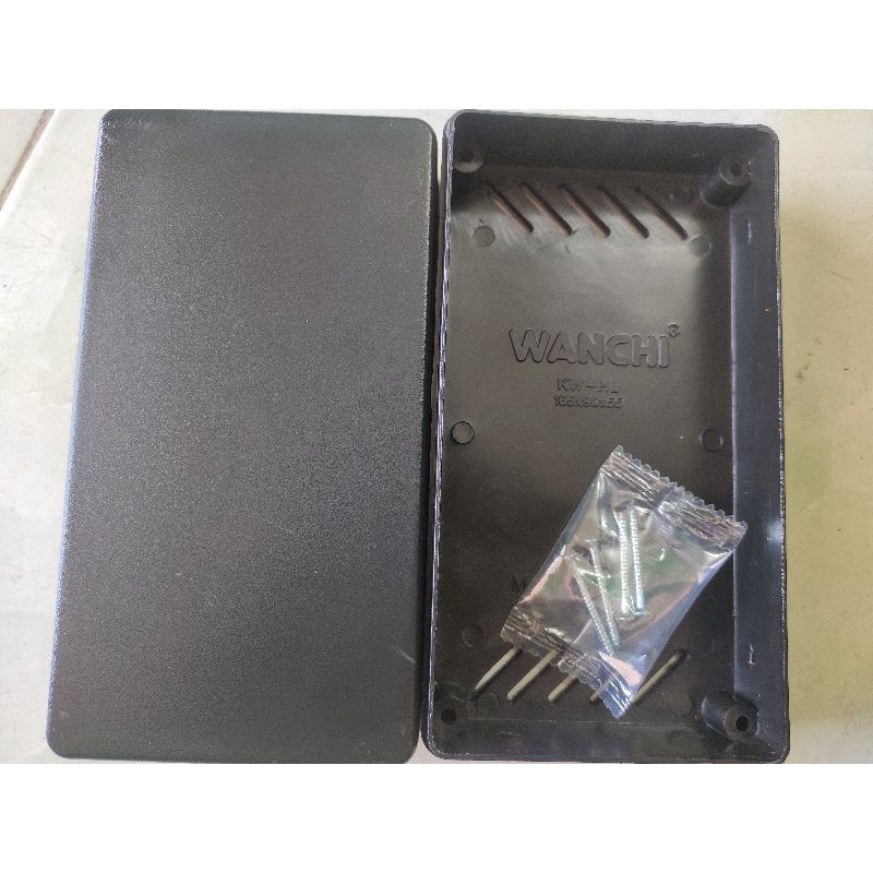 Hộp nhựa cho máy 6