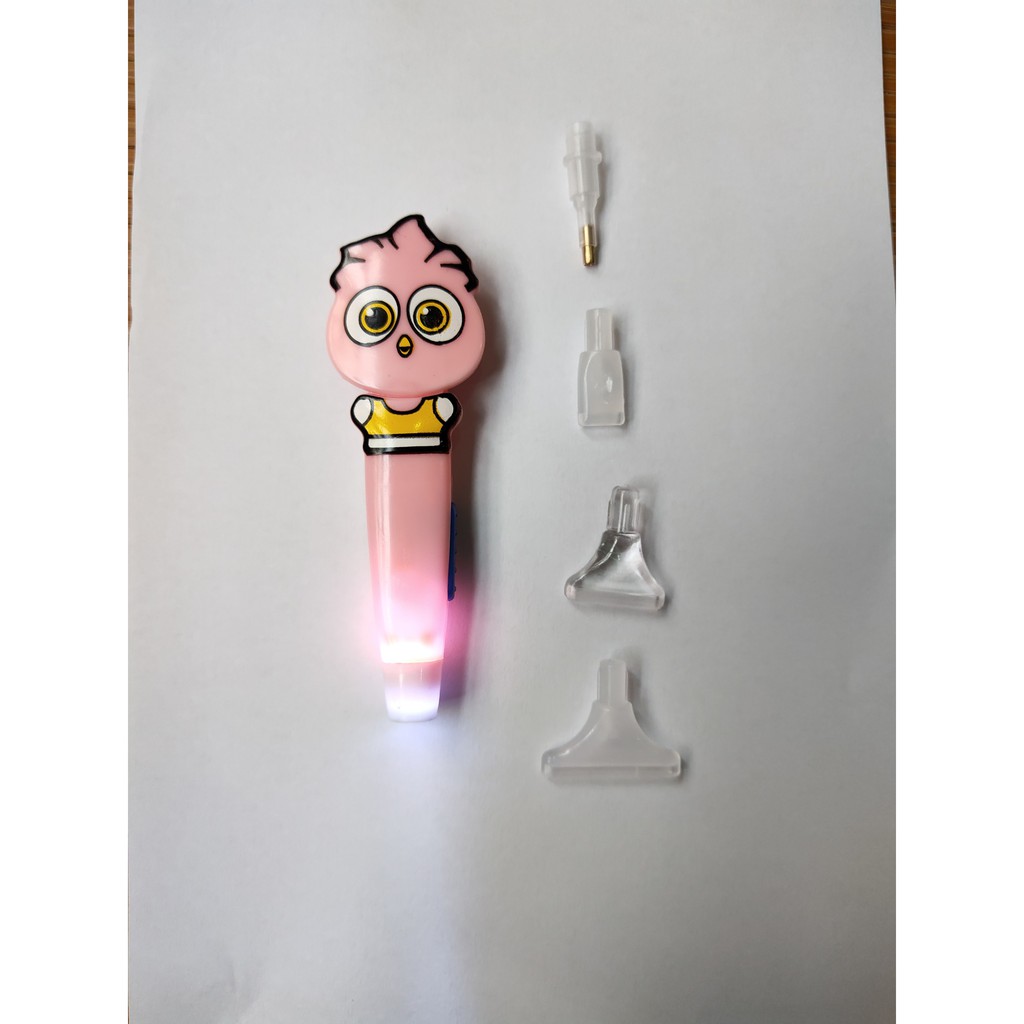 Bút đính đá 1 viên, 3 viên, 6 viên, 9 viên có đèn cute dễ dùng màu hồng