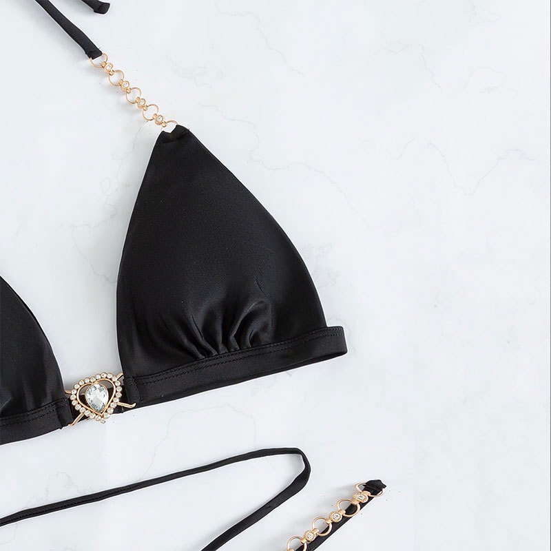 Bikini phối xích trái tim