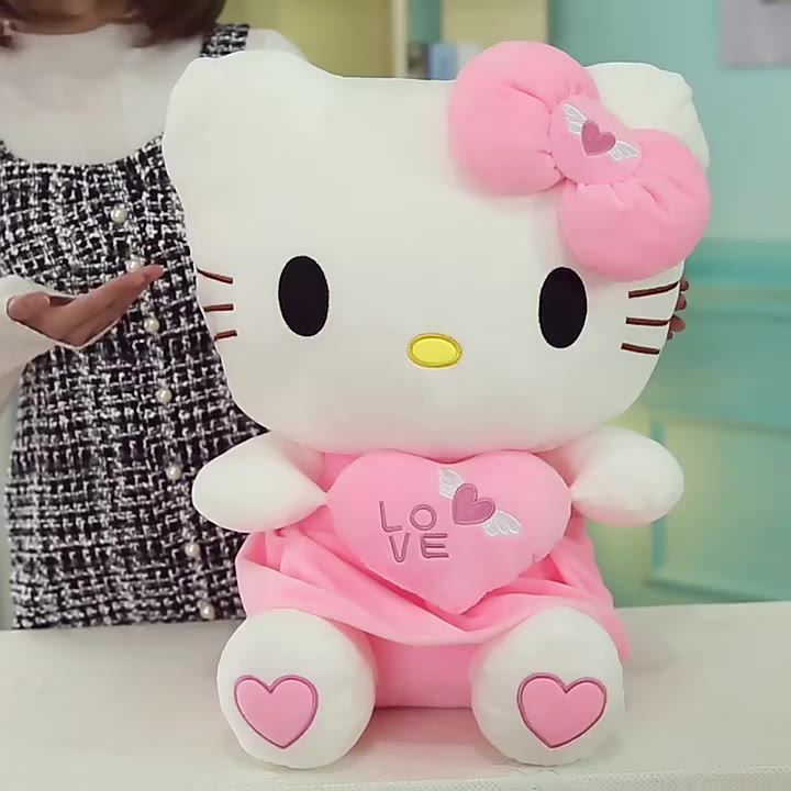 Thú bông mèo Hello Kitty ôm tim