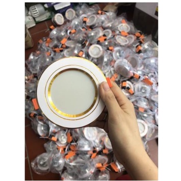 Đèn âm trần , mắt trâu LED 7W 3 màu , phi 90 đế tản nhiệt nhôm Viền Vàng,viền Bạc