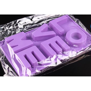 1 khuôn silicon hình chữ Love Me có thể dùng làm bánh, thạch rau câu hoặc socola các loại