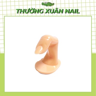 Ngón tay giả làm móng