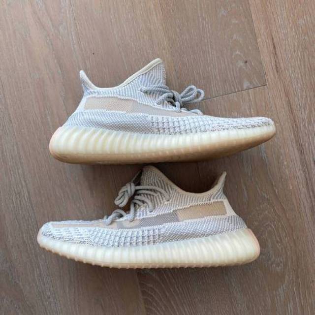 YEEZY 350 V2 LUNMARK