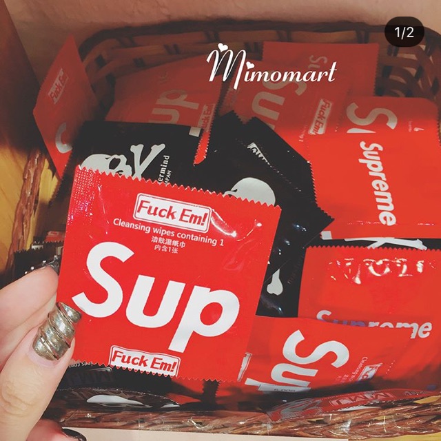 [BEST SELLER] Khăn ướt supreme đỏ độc đáo