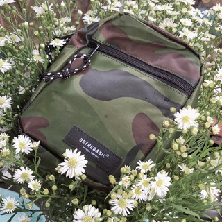 Usthebasic - Túi đeo chéo Camo Bag