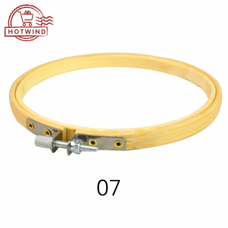 Bộ dụng cụ và cườm dùng để đính tranh thủ công họa tiết lá cây trang nhã